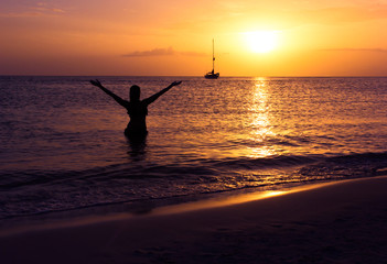 Fototapeta premium woman enjoying the sunset on the beach