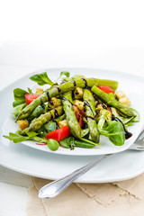 Spargel Salat mit Balsamico und frischen Tomaten