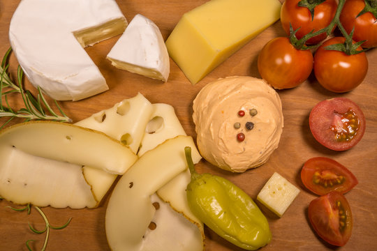 K&auml;seplatte l&auml;dt zum Schlemmen ein