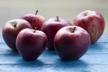 red apples