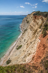 Fototapeta na wymiar trauhafte, farbenfrohe Küstenlandschaft an der Algarve, Portugal