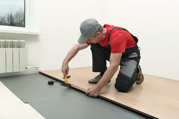 Installation of a laminate in the room