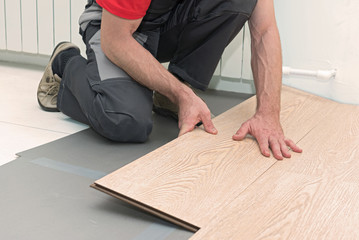 Installation of a laminate in the room