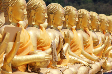 Fototapeta premium golden buddha statue