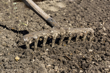 garden rake land