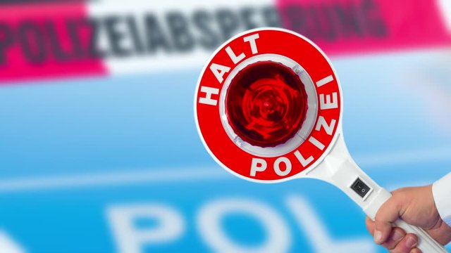 Polizeikelle und einsatzfahrzeug