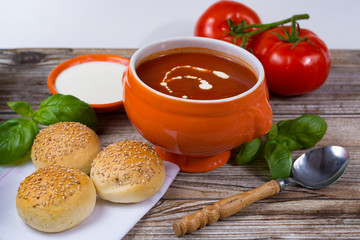 Fresh tomato cream- soup with green basil and bread