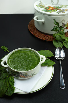 Fresh green spinach soup