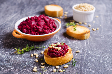 Sandwich with grated beets