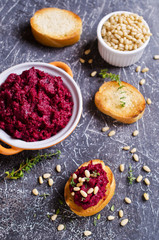 Sandwich with grated beets