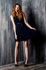 Naklejka premium model studio posing