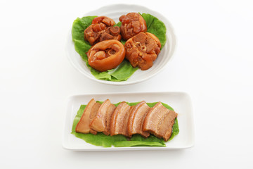 沖縄伝統の豚足テビチと三枚肉