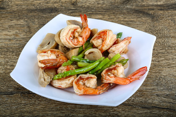 Shrimp and asparagus
