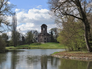Obraz premium Kastell im Schwetzinger Schlosspark