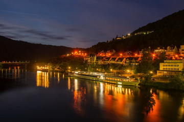 Obraz premium Uferpromenade der Mosel in Cochem bei Nacht