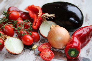 gemischtes Gemüse, Gemüse-Zutaten zum Kochen einer mediterranen Beilage