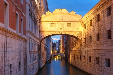 Photo sur Plexiglas Pont des Soupirs Pont des Soupirs ou Ponte dei Sospiri la nuit, Venise, Italie