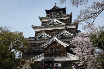 春の広島城