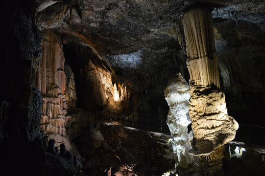 H&ouml;hle von Postonja 