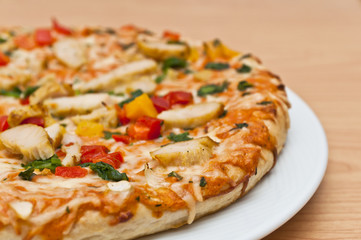 frische Pizza Thai mit Hühnerfleisch 