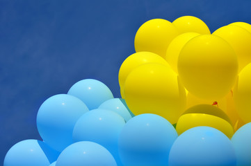 blue and yellow  balloons