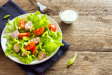 Chicken salad with tomatoes