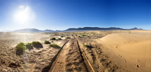 Foto op Aluminium Woestijnlandschap. Woestijnreizen en avontuur. Reis- en bestemmingsconcept. Woestijnrally © C.Castilla