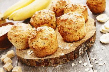 Banana muffins with oat flakes