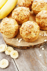 Banana muffins with oat flakes