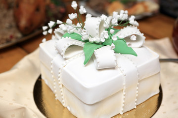 White cake