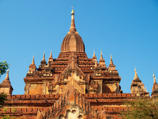 Fototapeta premium Outdoors view of Htilominlo Temple in Bagan, Myanmar