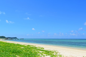 沖縄の美しい海とさわやかな空