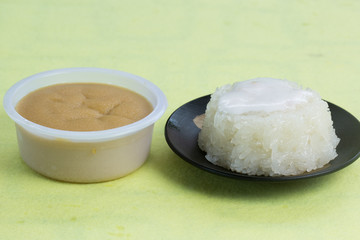 Sticky rice with steamed custard in the cup