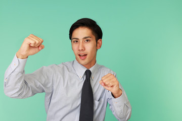 ガッツポーズのビジネスマン