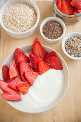 Joghurt mit Erdbeeren