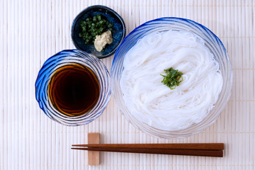 そうめん　素麺　ランチョンマット　俯瞰ショット