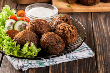 Chickpea falafel balls with vegetables