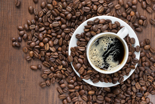 A cup of coffee and coffee beans © epitavi