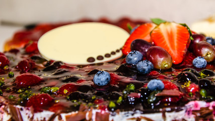 Obsttorte mit weißer schokolade