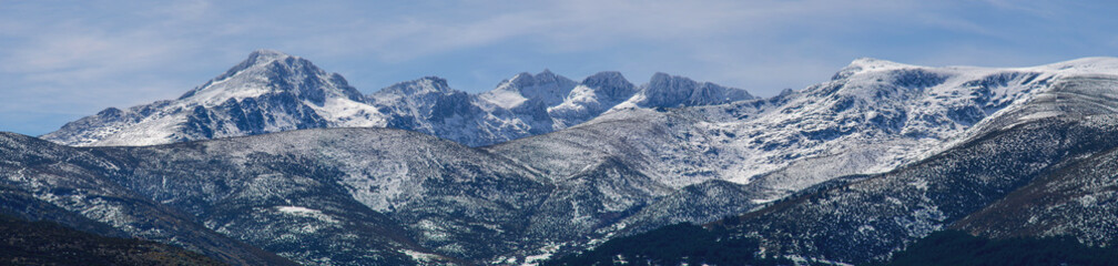 Fototapeta na wymiar Panoramic view of sierra de Gredos mountains