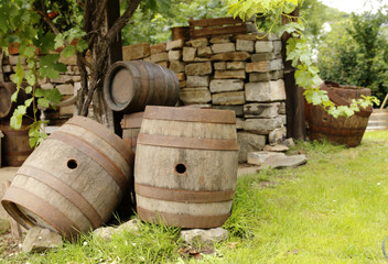 alte holzfässer
