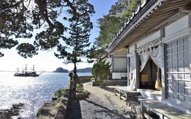 下田市柿崎の弁天島にある弁天社(鷺島神社...