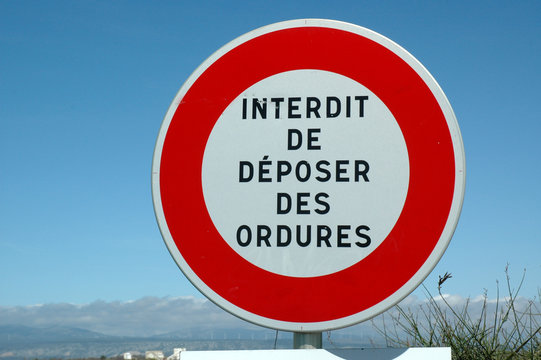 Panneau interdit de d&eacute;poser des ordures