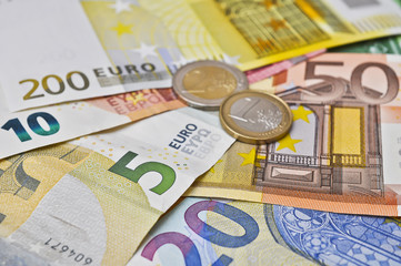 viele Eurogeldscheine