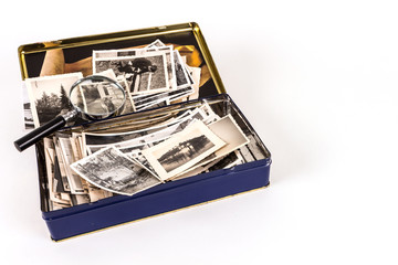 alte zigarrendose aus blech mit retro bildern schwarz weiss 