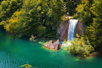 Fototapeta na wymiar Waterfall in the Plitvice lakes in Croatia