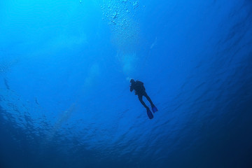 Obraz na płótnie Canvas One diver underwater
