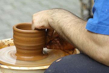 potter clay pot