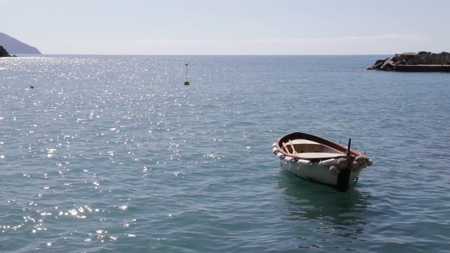 Una Barca nel mare
