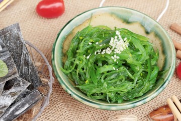 Seaweed salad is delicious and dries seaweed.